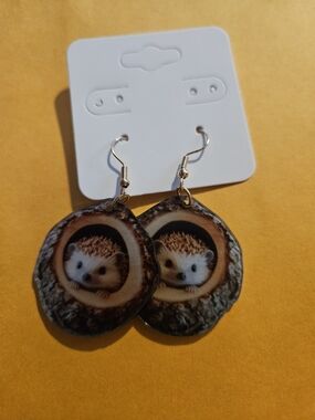 Hedgehog Acrylic Slice Dangle Earrings - White/Brown